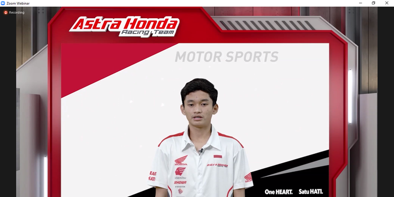 Pebalap Indonesia yang akan tampil pada FIM JuniorGP World Championship 2022, Fadillah Arbi Adhitama, saat berbicara dalam konferensi pers Astra Honda Motor (AHM), Rabu (23/2/2022) siang WIB. 