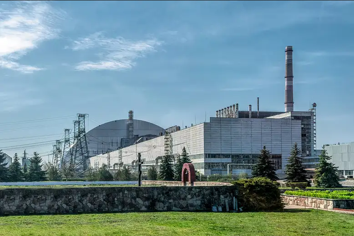 Pembangkit listrik tenaga nuklir Chernobyl ditutup setelah peristiwa ledakan yang terjadi pada 1986. 