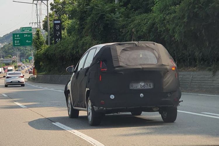 Penampakan mobil yang diduga Hyundai Stargazer