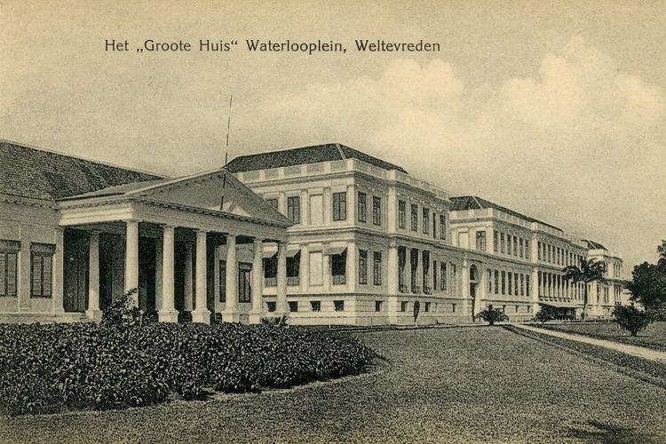 Gedung Hooggerechtshof (Mahkamah Agung) Hindia Belanda di Batavia pada masa penjajahan Belanda.
