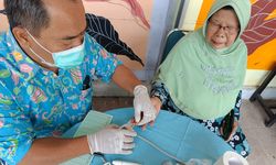 Gelar Posyandu Lansia di Pasar Rebo, Kemensos Ingin Tingkatkan Kualitas Hidup Lansia