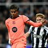 Cari Pengganti Luke Shaw, Man United Bidik Bek Newcastle Lews Hall