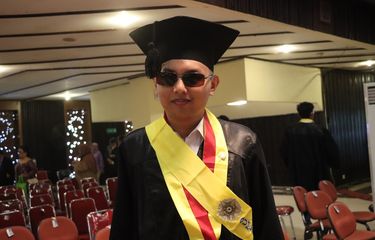 Kisah Farrel, Mahasiswa Tunanetra UGM Lulus Cumlaude Halaman all ...