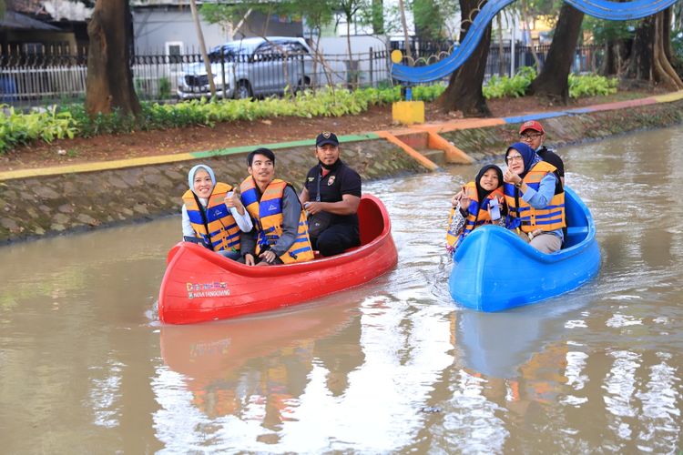 Wahana kano gratis di Kota Tangerang bisa dicoba oleh siapapun.