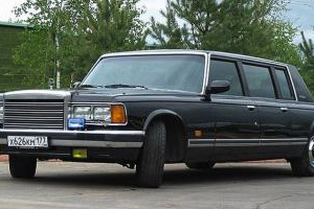 Zill, limousine yang biasa digunakan pejabat Rusia, dulu.