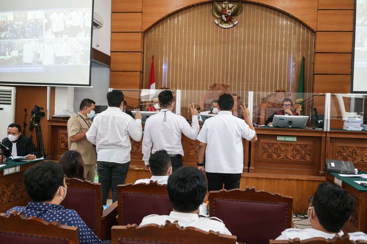 Saksi-saksi yang dihadirkan Jaksa Penuntut Umum dalam sidang kasus pembunuhan berencana terhadap Nofriansyah Yosua Hutabarat atau Brigadir J di Pengadilan Negeri (PN) Jakarta Selatan, Senin (21/11/2022). Pada sidang hari ini, Jaksa Penuntut Umum (JPU) menghadirkan 11 orang saksi untuk terdakwa Richard Eliezer atau Bharada E, Ricky Rizal dan Kuat Ma'ruf.