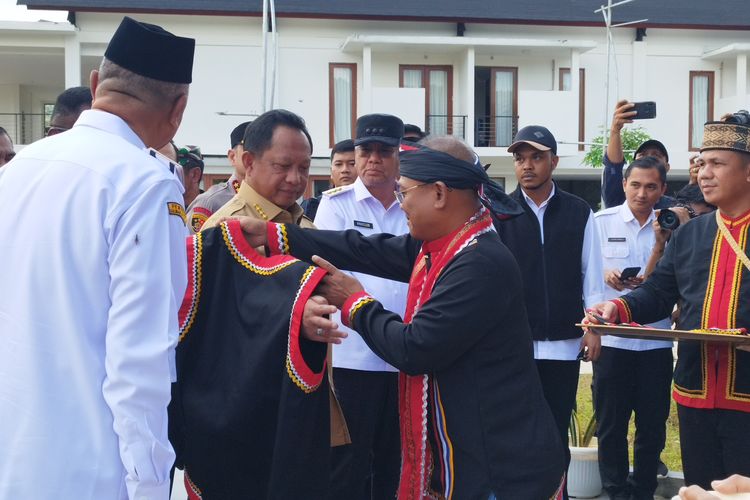 Mendagri sekaligus Kepala BNPP Tito Karnavian tiba di PLBN Jagoi Babang, Bengkayang, Kalimantan Barat, Rabu (13/12/2023).