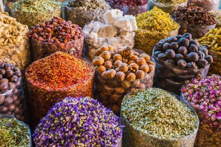 Aneka rempah di pasar Spice Souq, Deira, Dubai, Uni Emirat Arab.
