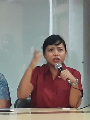 Pengajar Sekolah Tinggi Hukum Indonesia Jentera, Bivitri Susanti dalam diskusi di Indonesia Corruption Watch (ICW), Jakarta, Minggu (9/9/2018).