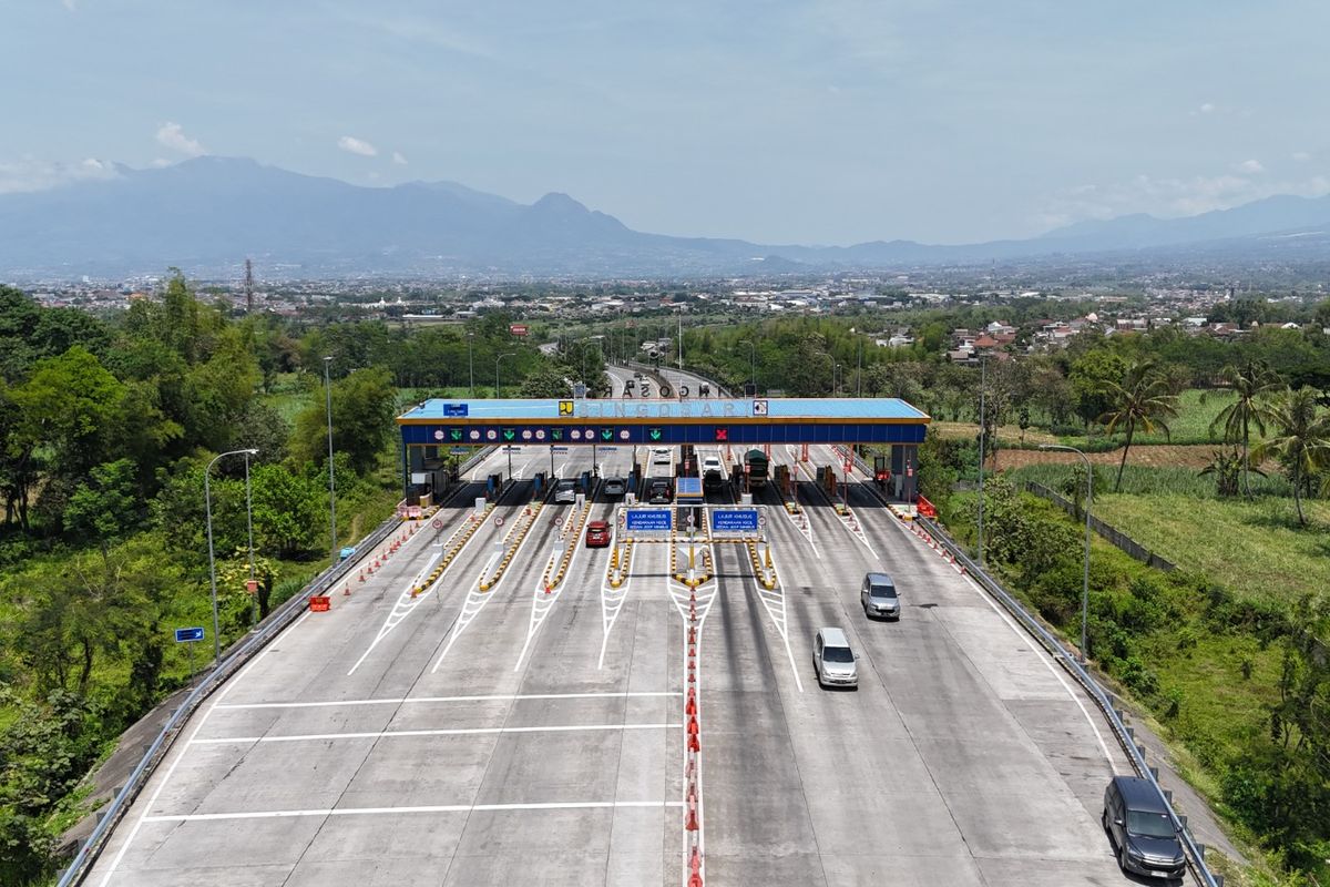 Gerbang tol Singosari, Kabupaten Malang.