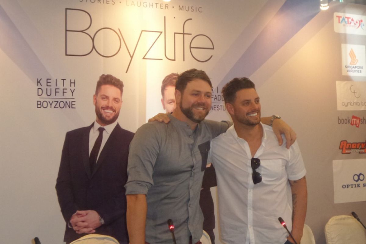 Vokalis Brian McFadden dan Keith Duffy yang tergabung dalam Boyzlife menggelar konferensi pers di Hotel Sultan, Jakarta Selatan, Minggu (21/5/2017).