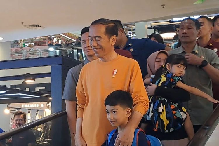 Presiden Jokowi kunjungi Paragon Mall Solo, Sabtu (30/12/2023).