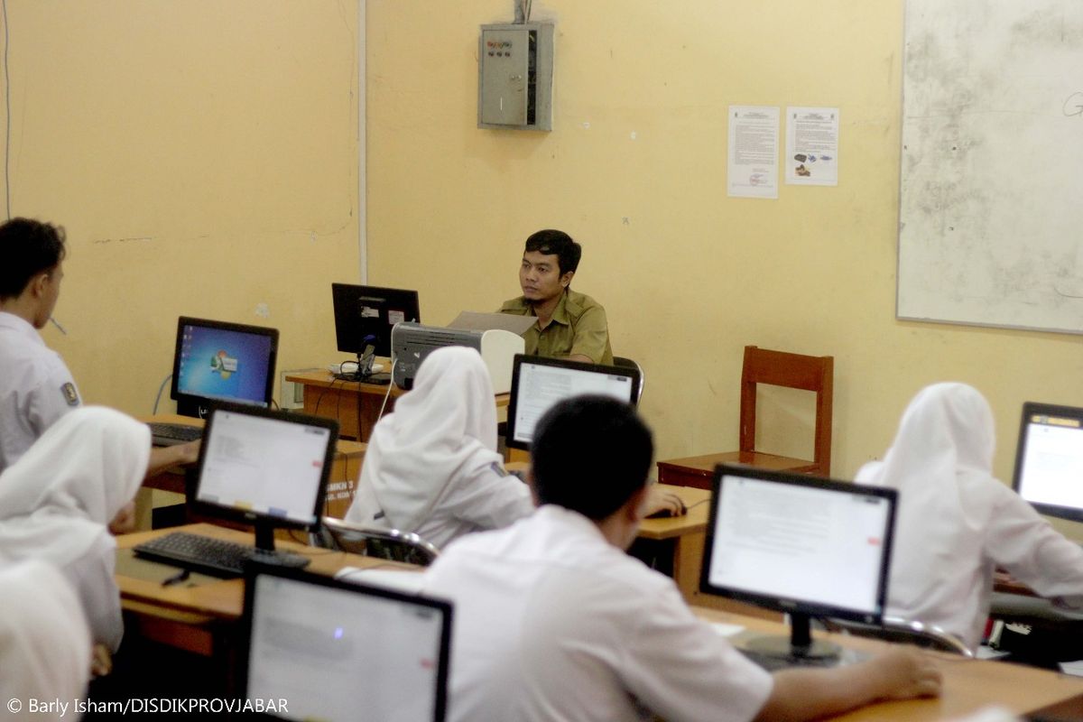 Sebanyak 200.000 siswa SMA/MA/SMLB di Provinsi Jawa Barat akan menghadapi Ujian Sekolah Berstandar Nasional (USBN), Senin (18/3/2019). 