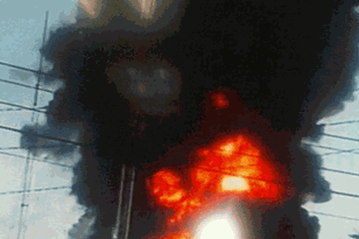 Tangki minyak di Komplek Pertamina Cilacap, Sabtu (2/4/2011) pukul 05.00, terbakar.