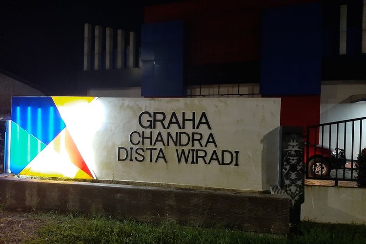 PT Angkasa Pura II (Persero) Kantor Cabang Bandara Internasional Supadio Pontianak siapkan crisis center untuk mendata penumpang pesawat Sriwijaya Air dengan rute Jakarta-Pontianak dinyatakan hilang kontak.