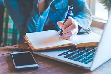 Mempelajari 4 Jenis Recount Text Beserta Contoh Kalimatnya!