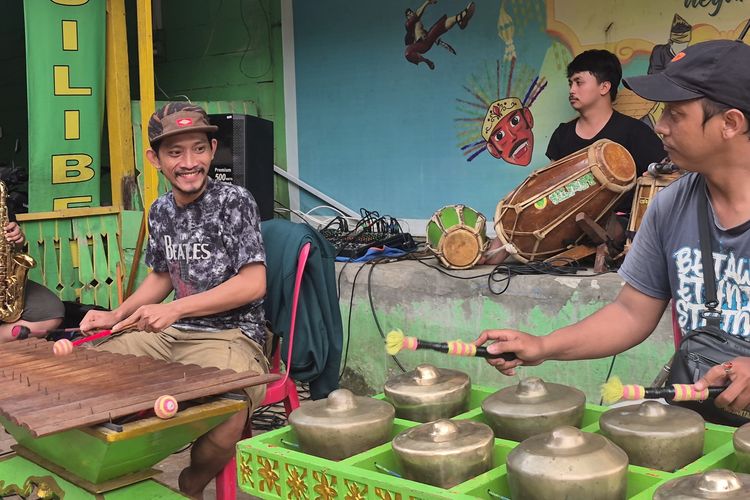 Menjaga Denting Tradisi Gambang Kromong di Tengah Gempuran Musik Modern