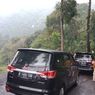 Terjebak Longsor di Gunung Gelap Garut, Pengguna Jalan Menginap di Mobil