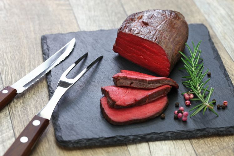 ilustrasi steak daging rusa. 