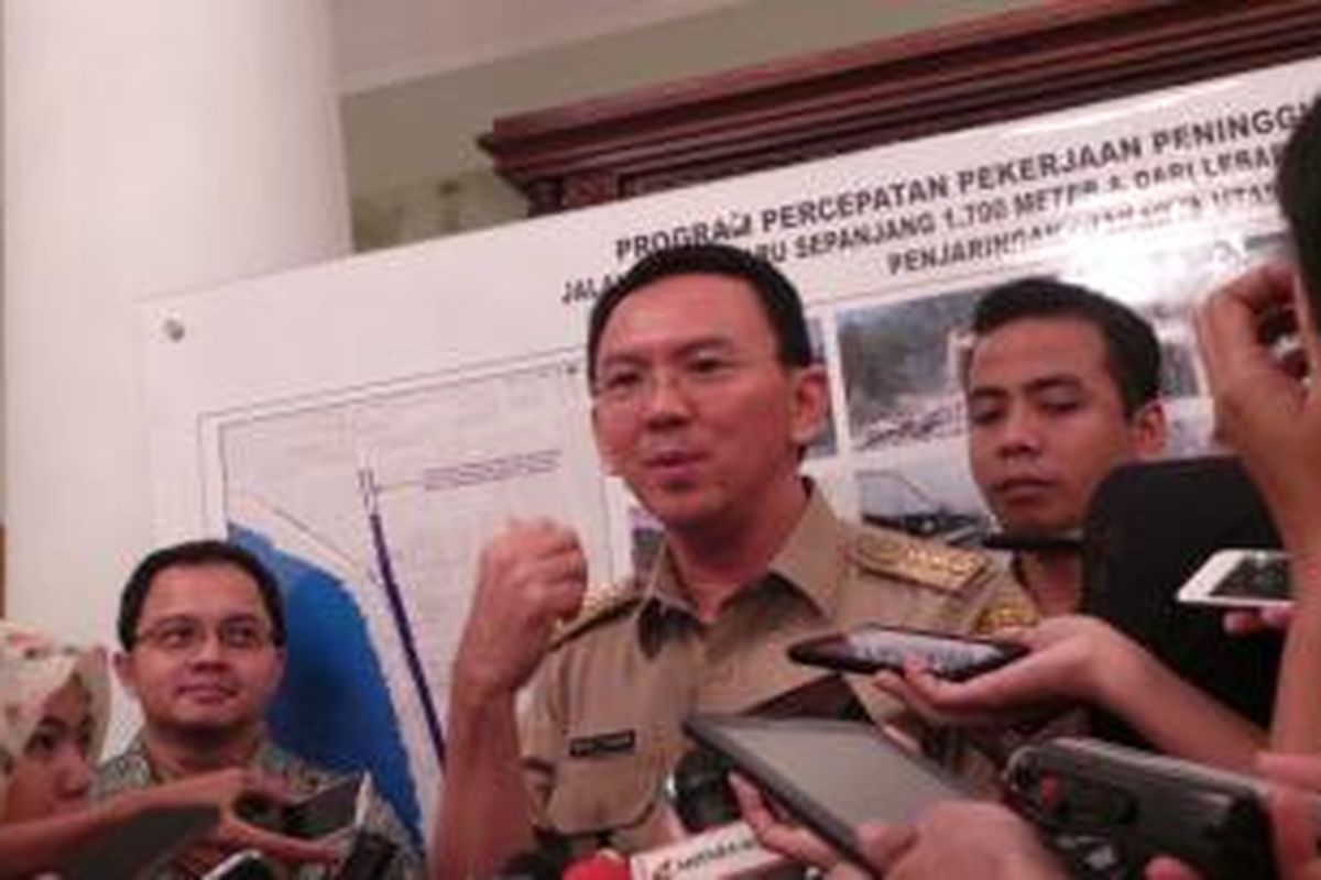 Gubernur DKI Jakarta Basuki Tjahaja Purnama wawancara dengan wartawan, di Balai Kota, Selasa (3/11/2015).