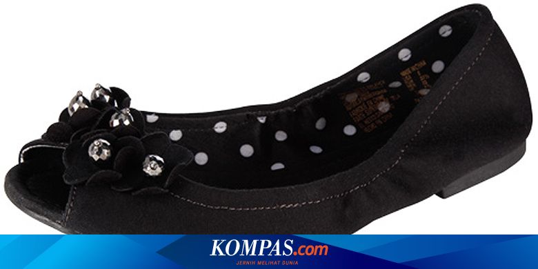  Sepatu  Flats Jadi Andalan Perempuan 