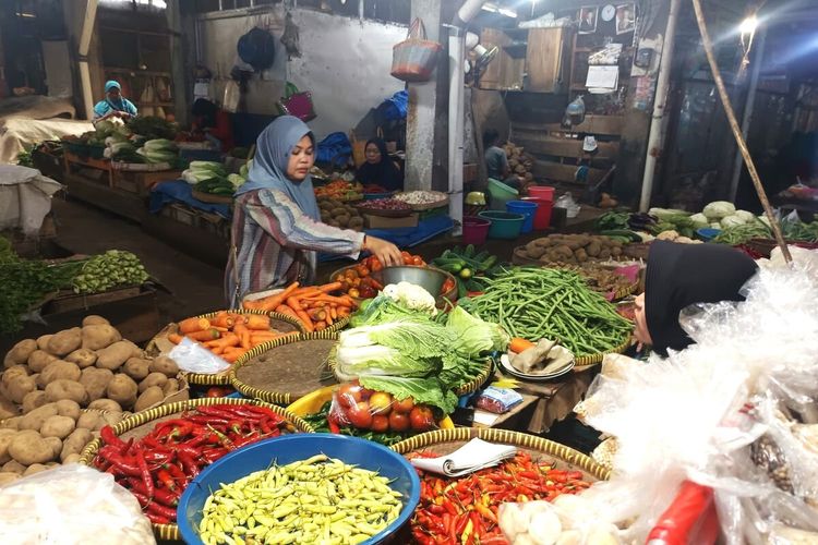 Curhat Pedagang Pasar Sayur Magetan, Jualan Tetap Sepi meski Harga Turun