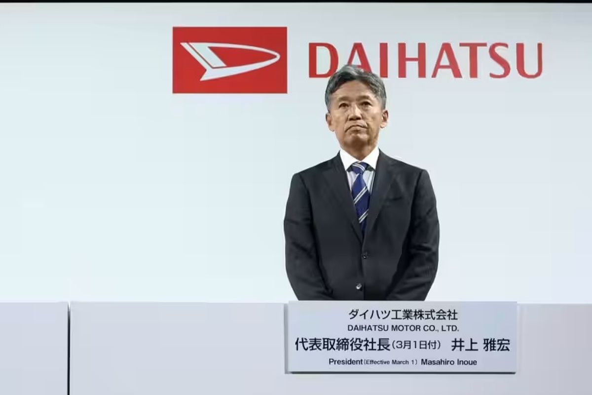 Presiden Daihatsu Soichiro Okudaira undur diri dari jabatannya setelah terbukti adanya skandal uji keselamatan pada Daihatsu
