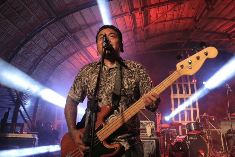 Endank Soekamti Endank Soekamti tampil dalam Kulon Progo Festival (Kulfest) 2017 hari kedua, Sabtu (25/11/2017), di panggung Jadopati di area Bendung Khayangan, DI Yogyakarta.