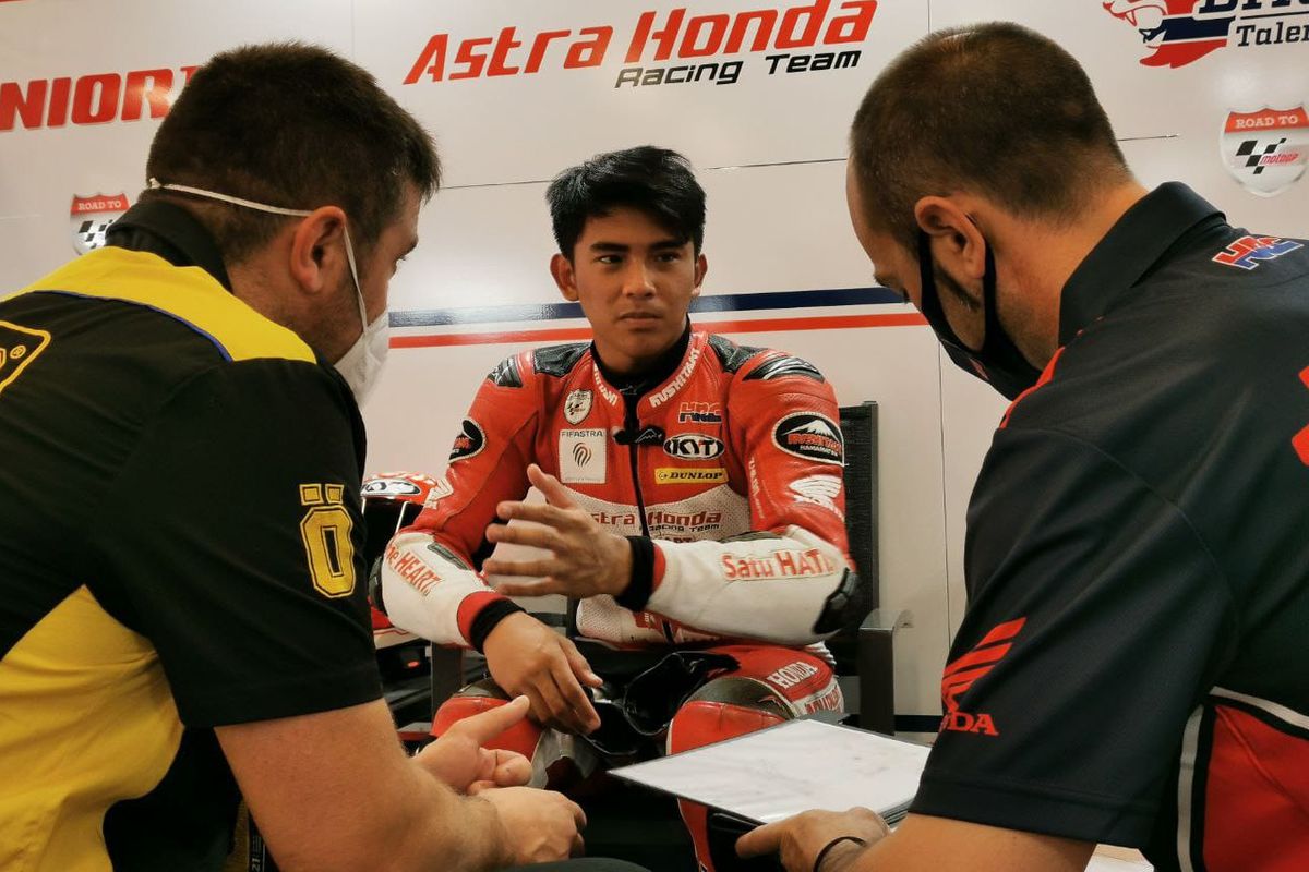 Mario Suryo Aji bersama Astra Honda Racing Team.