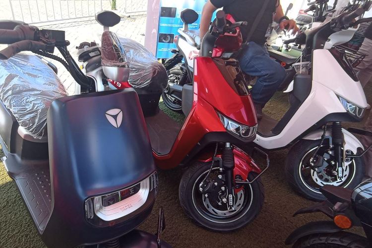 Motor listrik Yadea di IIMS Motobike Show