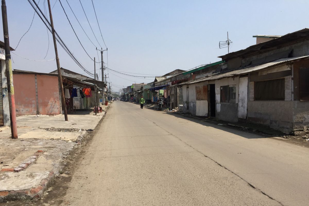 Suasana permukiman di kawasan Dadap, Kosambi, Kabupaten Tangerang, Jumat (28/7/2017) siang. Warga setempat membangun hunian lagi di sana setelah sebelumnya sempat ditertibkan oleh Pemerintah Kabupaten Tangerang.