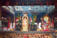 Patung Dewi Kwan Im Selamat dari Kebakaran Wihara Dharma Bhakti