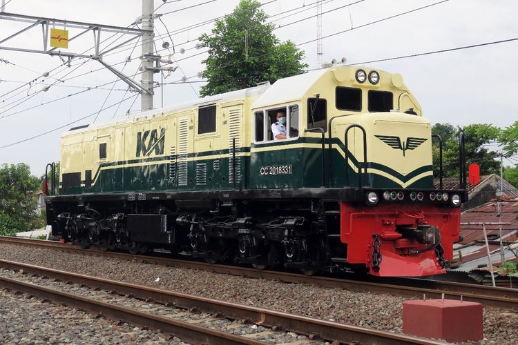 Unit lokomotif CC 201 yang diberi livery lokomotif 1953-1991 (dok. PT Kereta Api Indonesia).
