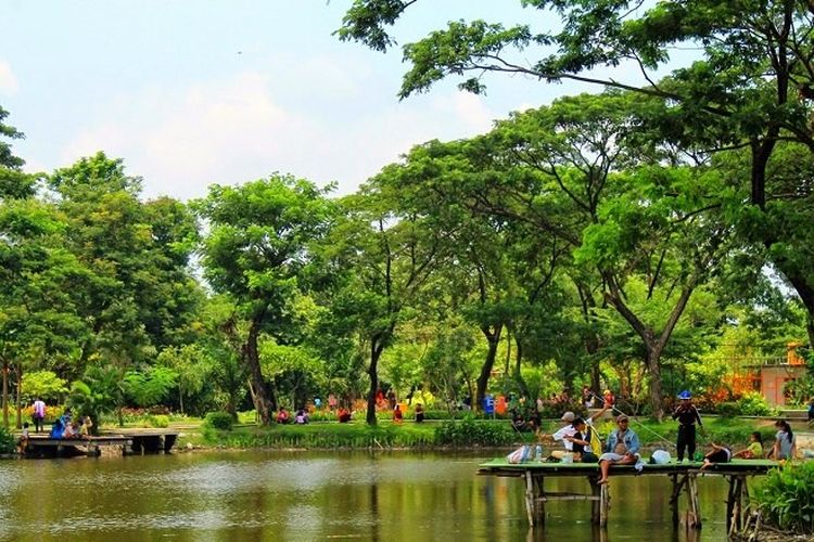 Taman Flora Bratang Surabaya