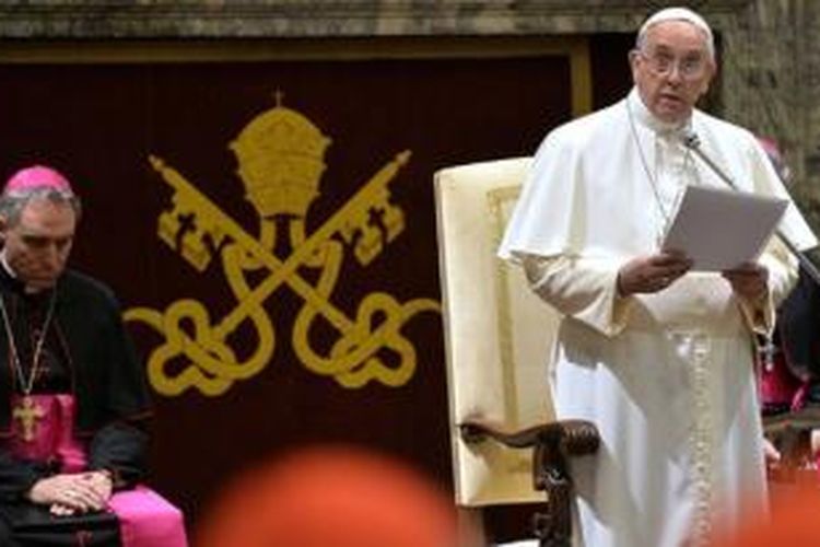 Paus Fransiskus saat menyampaikan ceramah pra-Natal di hadapan Curia, Vatican, Senin (22/12/2014).