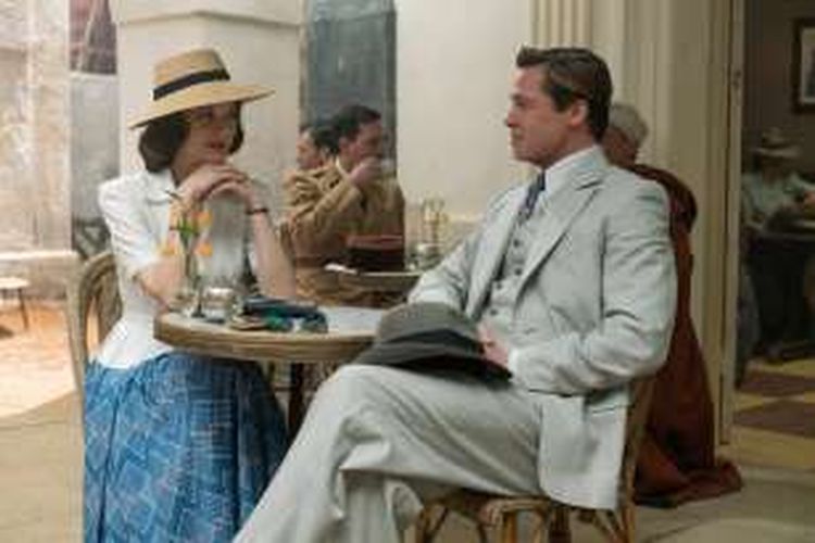 Aktris Marion Cotillard dan Brad Pitt dalam film Allied.