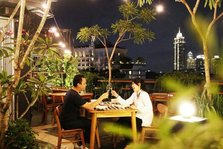 15 Restoran dan Kafe Rooftop di Jakarta, Romantis untuk Rayakan