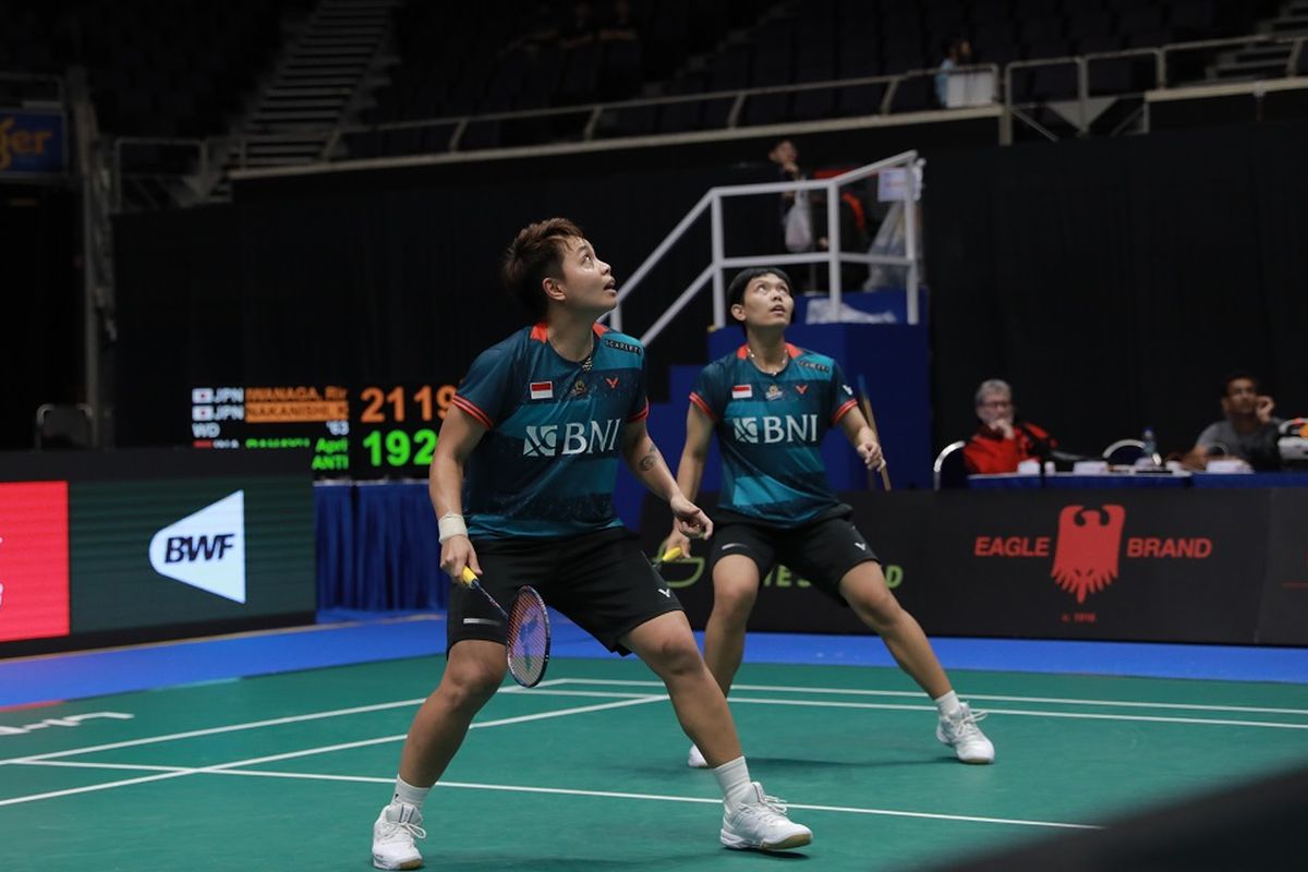 Ganda putri Indonesia, Apriyani Rahayu/Siti Fadia Silva Ramadhanti, saat berjuang dalam ajang Singapore Open 2023. Saat tampil pada babak 16 besar, Kamis (8/6/2023), mereka takluk dari wakil Jepang, Rin Iwaniga/Kie Nakanishi.