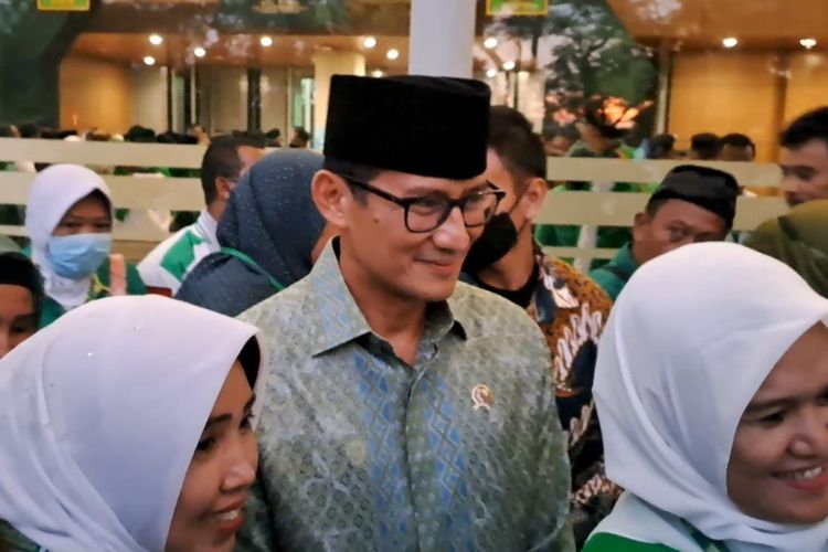 Wakil Ketua Dewan Pembina Partai Gerindra Sandiaga Uno saat ditemui usai menghadiri acara Hari Lahir (Harlah) ke-50 PPP di ICE BSD, Tangerang, Jumat (17/2/2023). 