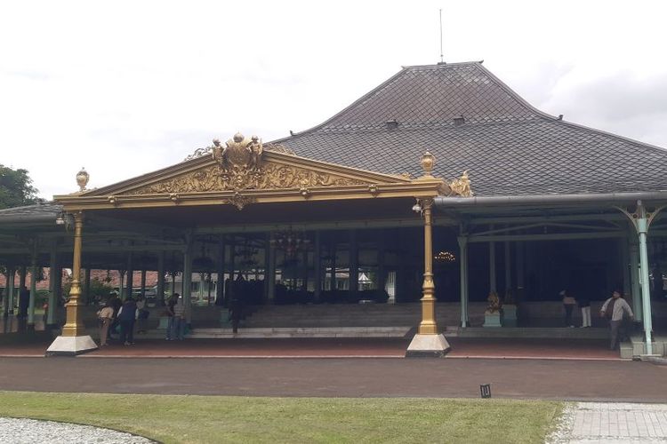 Tertarik ikut prosesi sakral Kirab Pusaka Dalem 1 Suro di Pura Mangkunegaran, Jawa Tengah? Hati-hati ada penipuan kepesertaan.