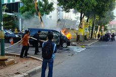 Alphard Milik Politisi Golkar Terbakar di Dekat Spanduk Ical
