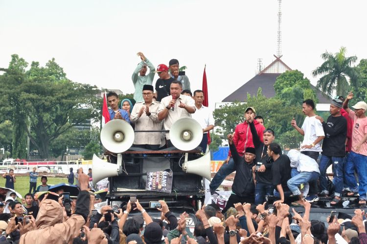 Temui Massa Aksi, Bupati Bogor Janji Siapkan Jalur Tambang dan Kawal Kompensasi Warga