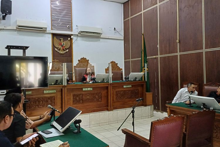 Suasana persidangan gugatan praperadilan yang dilayangkan Masyarakat Anti Korupsi Indonesia (MAKI) terkait eks Ketua Komisi Pemberantasan Korupsi (KPK) Firli Bahuri yang tak kunjung ditahan di Pengadilan Negeri Jakarta Selatan, Rabu (20/3/2024).
