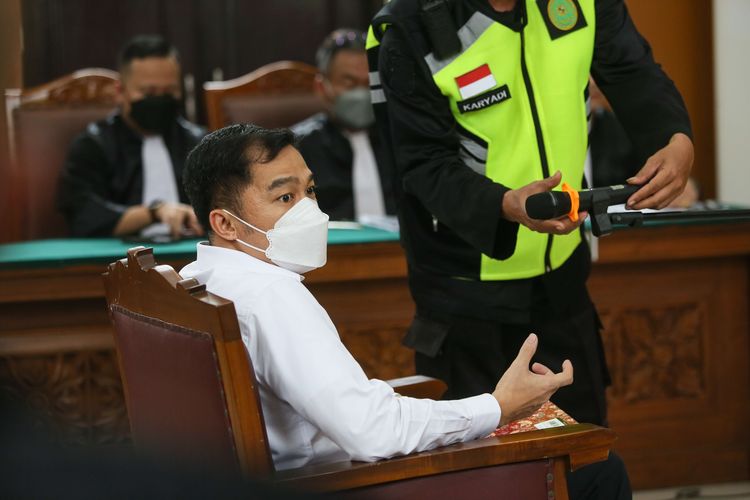 Foto stok: Terdakwa  Arif Rachman Arifin menjalani sidang di Pengadilan Negeri (PN) Jakarta Selatan.