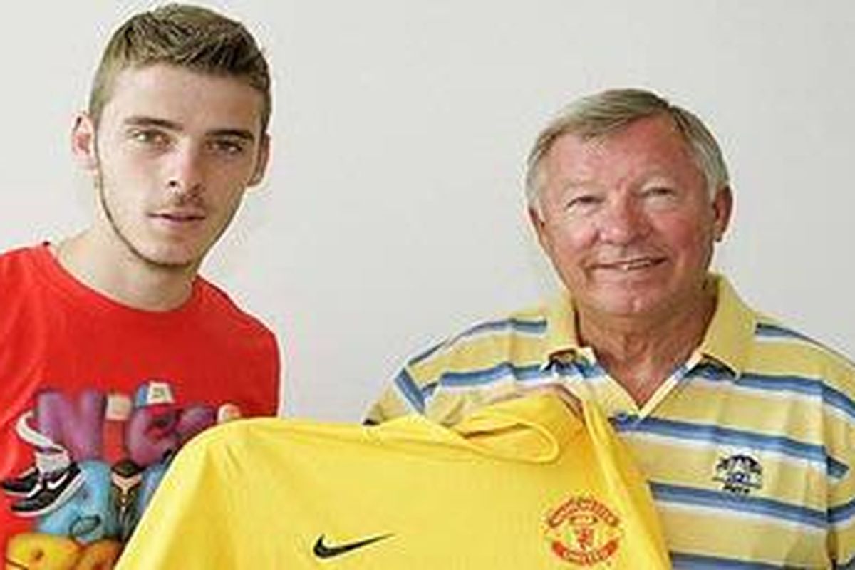 David De Gea (kiri) bersama Sir Alex Ferguson.