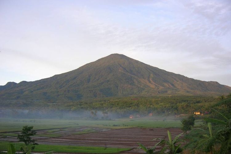 Gunung Ciremai difoto dari Pos PEngamatan Gunung Api (PGA).