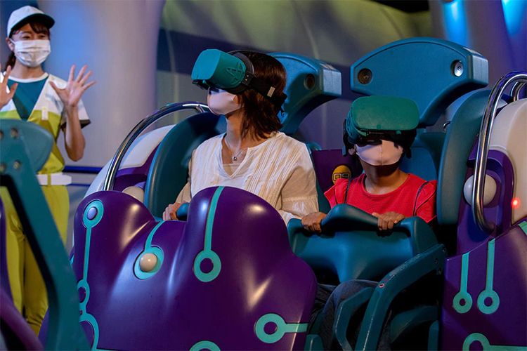 Ilustrasi roller coaster VR bertema Demon Slayer: Kimetsu no Yaiba di Universal Studios Japan, Osaka, Jepang.