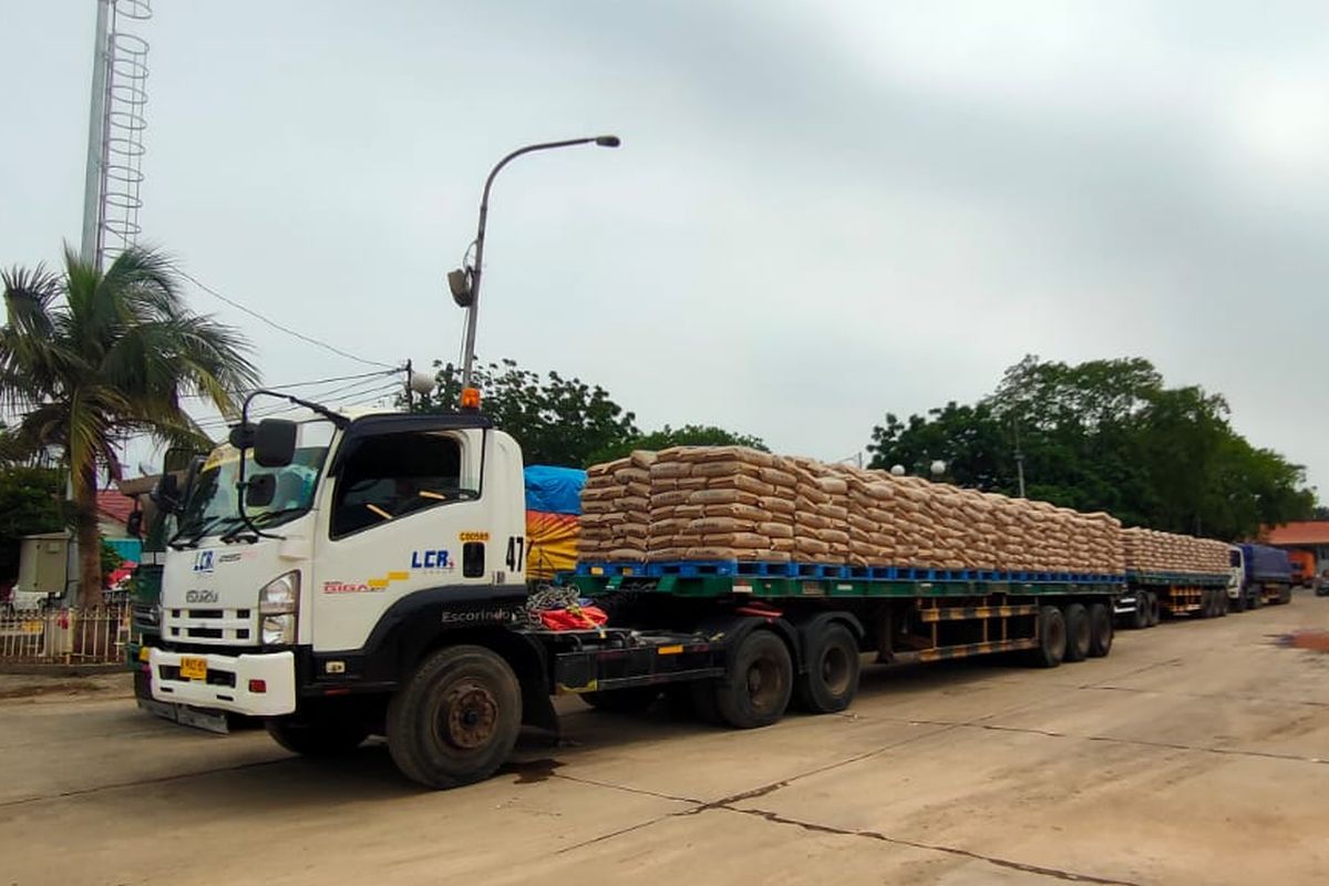 Truk di area Pelabuhan Sunda Kelapa