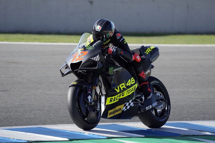 Pebalap VR46 Racing Team, Marco Bezzecchi, saat sesi tes di Sirkuit Jerez