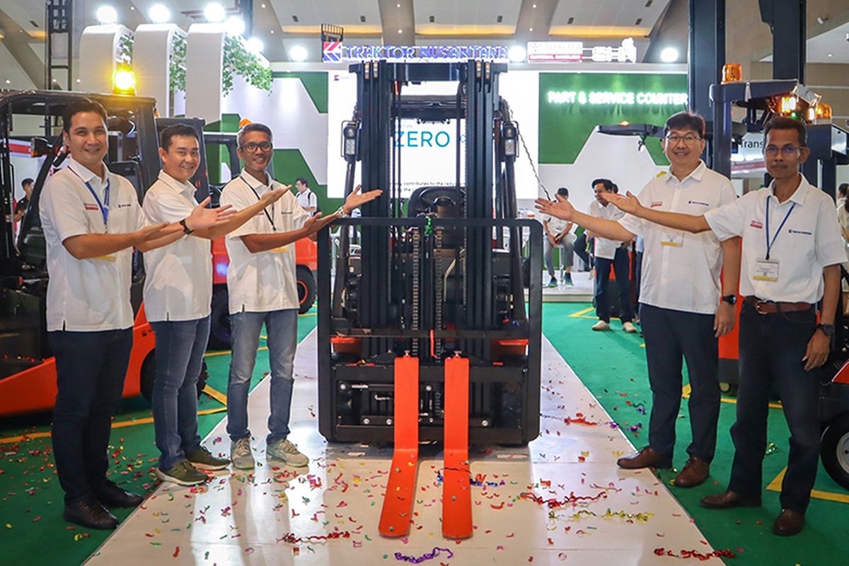 Peluncuran produk 60-8FB series integrated Lithium-Ion oleh Traktor Nusantara. 